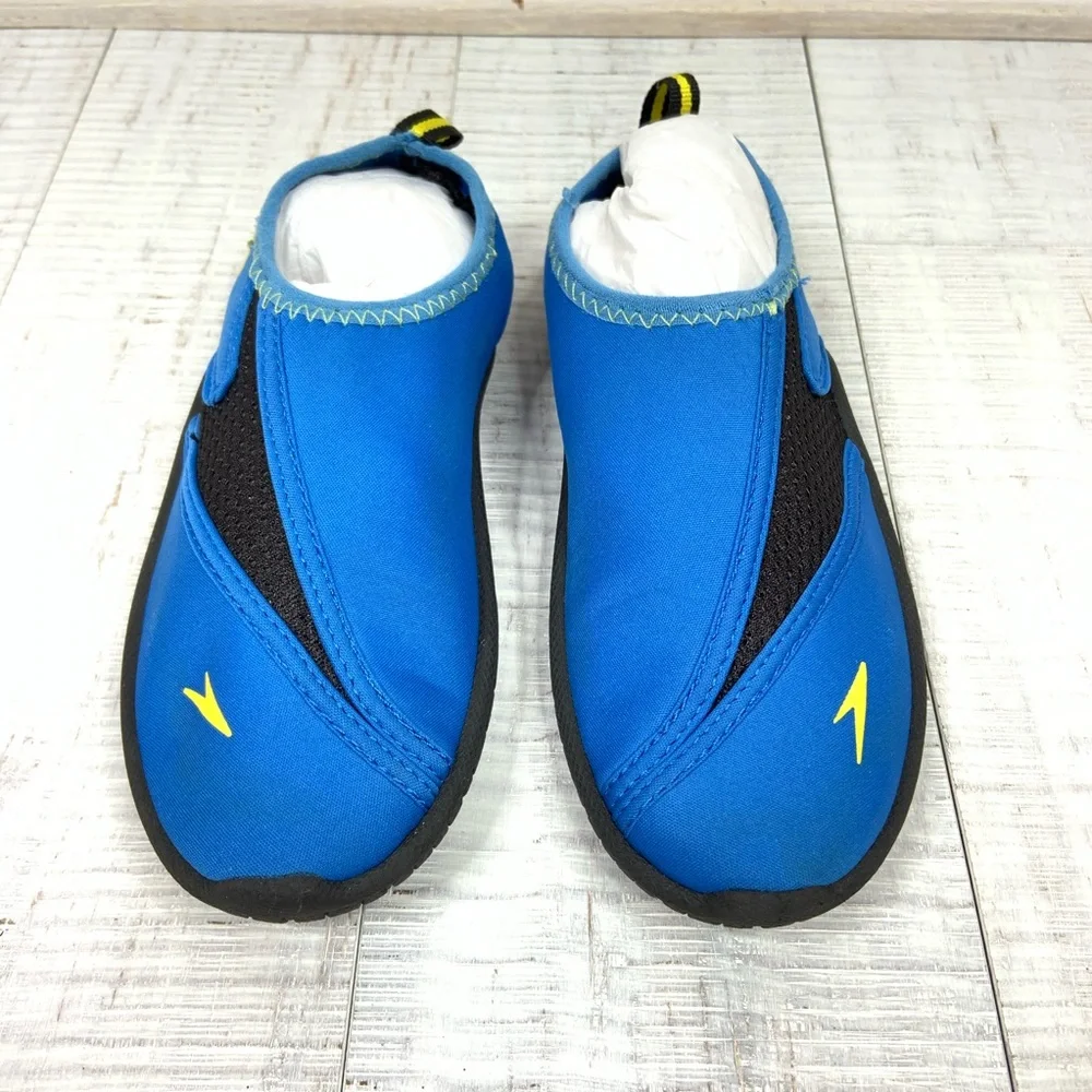 Speedo water shoes kid size 1
